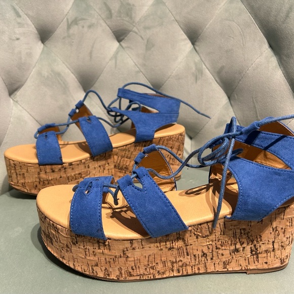 Yoki size 7.5 blue lace up wedge with box & dust covers - Picture 2 of 11